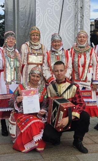 ЦЕНТР НАРОДНОГО ТВОРЧЕСТВА | Народный ансамбль чувашской песни "Парне" стал частью грандиозного праздника