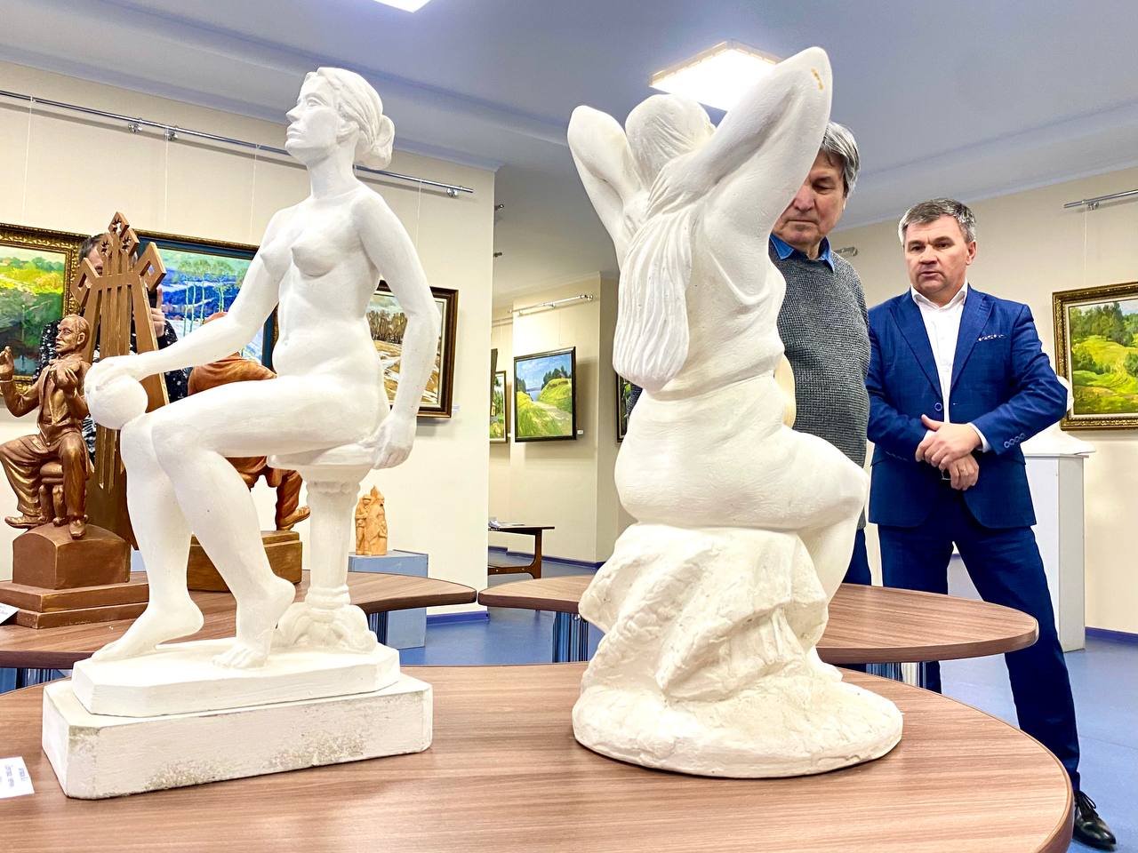 Выставка скульптур. Выставка скульптуры 2022. Выставка скульптора Комова.