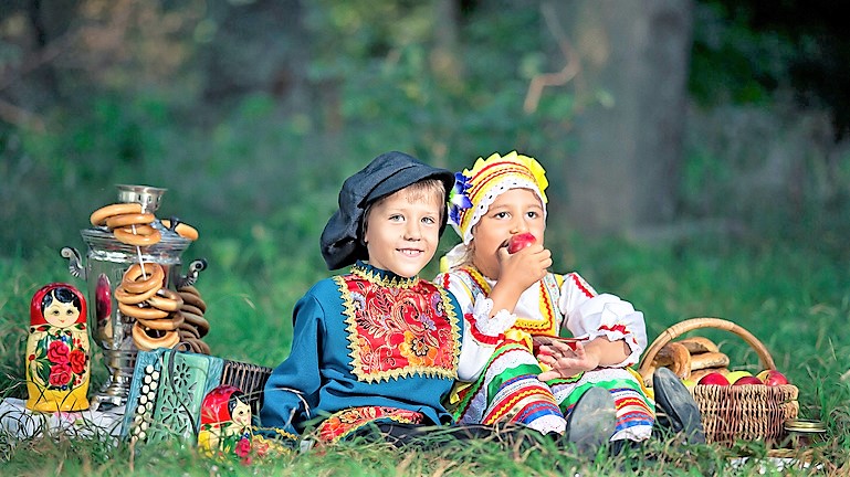 Международный фотоконкурс "Мама и дети в национальных костюмах"