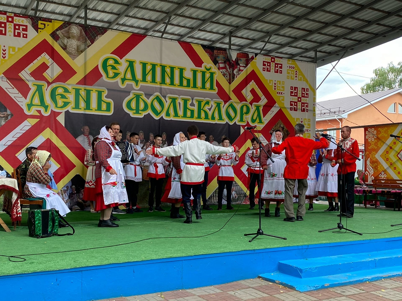 ЦЕНТР НАРОДНОГО ТВОРЧЕСТВА | В Комсомольском районе состоялся фестиваль обрядов и традиций «Несĕлсен сăвапĕ» (Связь поколений)