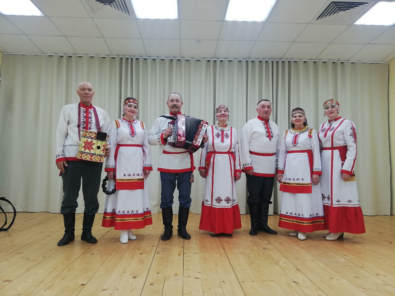 Озорники бийск образцовый хореографический ансамбль логотип. Ансамбль русской песни. Ансамбль эдельвейс москва джаз. Балаково коллектив дивертисмент. Ералаш.