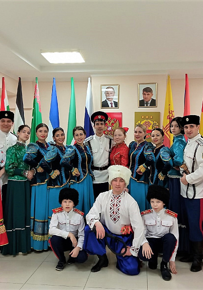 ДОМ ДРУЖБЫ НАРОДОВ Гвардейский казачий ансамбль "Раздолица" поздравляет с Днём Победы