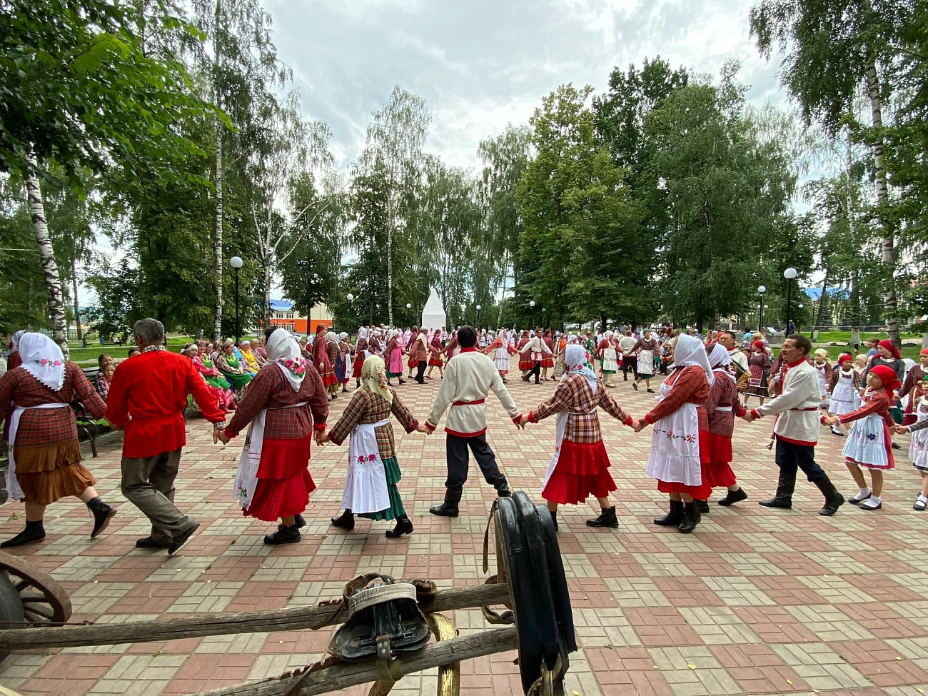 ЦЕНТР НАРОДНОГО ТВОРЧЕСТВА | В Комсомольском районе состоялся фестиваль обрядов и традиций «Несĕлсен сăвапĕ» (Связь поколений)