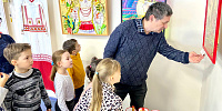 Выставка детского творчества посвящена любимым педагогам и наставникам 