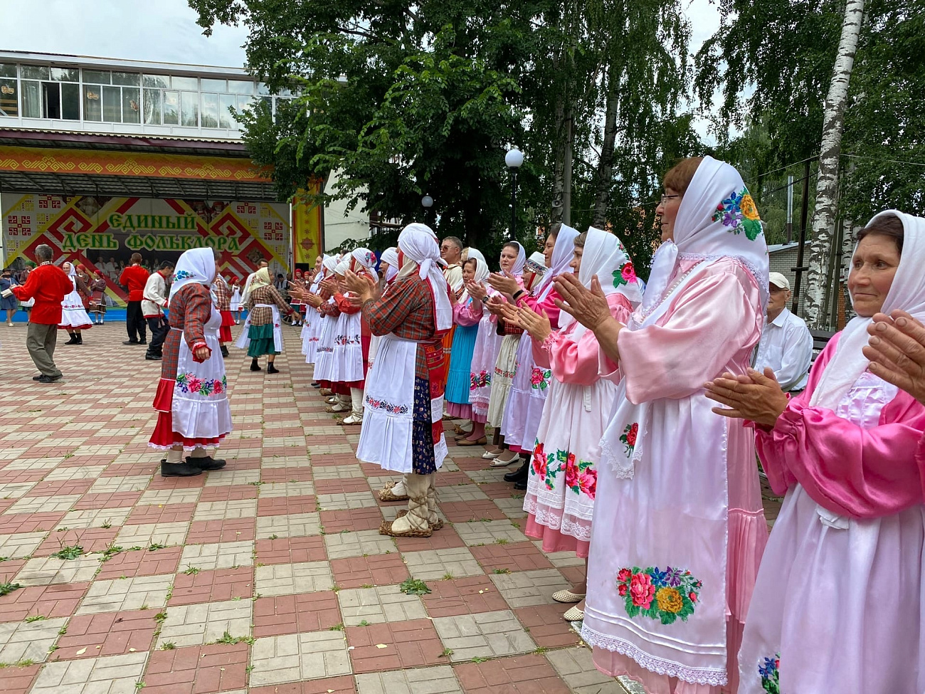 ЦЕНТР НАРОДНОГО ТВОРЧЕСТВА | В Комсомольском районе состоялся фестиваль обрядов и традиций «Несĕлсен сăвапĕ» (Связь поколений)