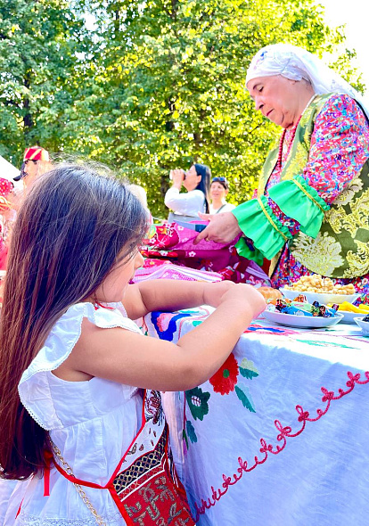 Национально-культурные объединения Чувашии поздравляют любимый город чайными традициями