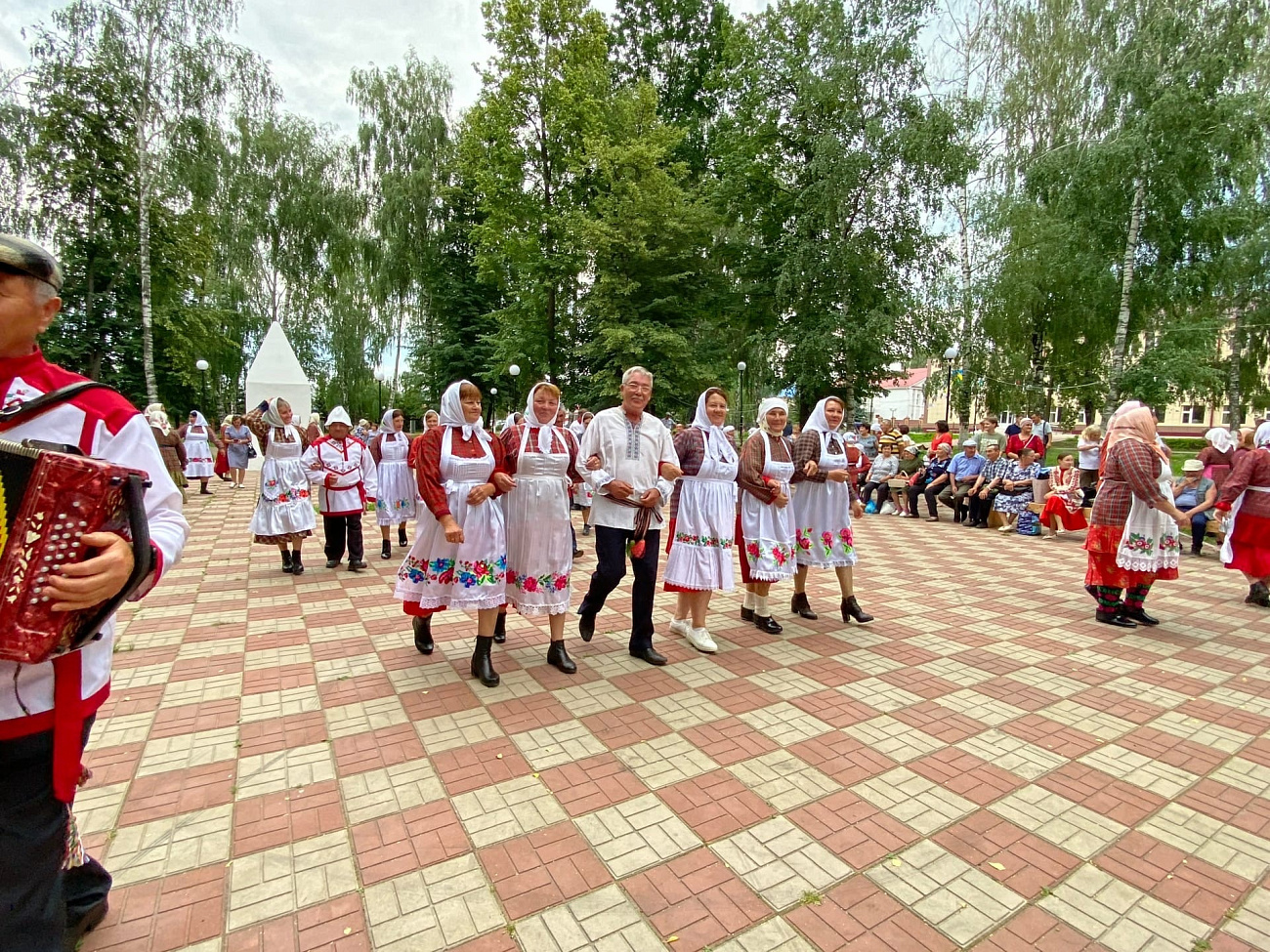 ЦЕНТР НАРОДНОГО ТВОРЧЕСТВА | В Комсомольском районе состоялся фестиваль обрядов и традиций «Несĕлсен сăвапĕ» (Связь поколений)