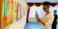 ДОМ ДРУЖБЫ НАРОДОВ     Молодежь Египта знакомится с картинами чувашских художников 