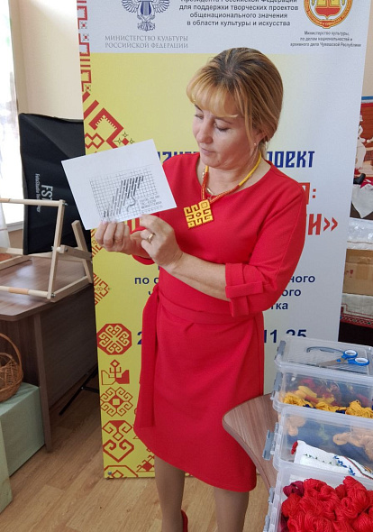 ЦЕНТР НАРОДНОГО ТВОРЧЕСТВА │ Мастер-класс в МАОУ "СОШ №61 г. Чебоксары с Надеждой Кузнецовой, мастером народных художественных промыслов Чувашской Республики.