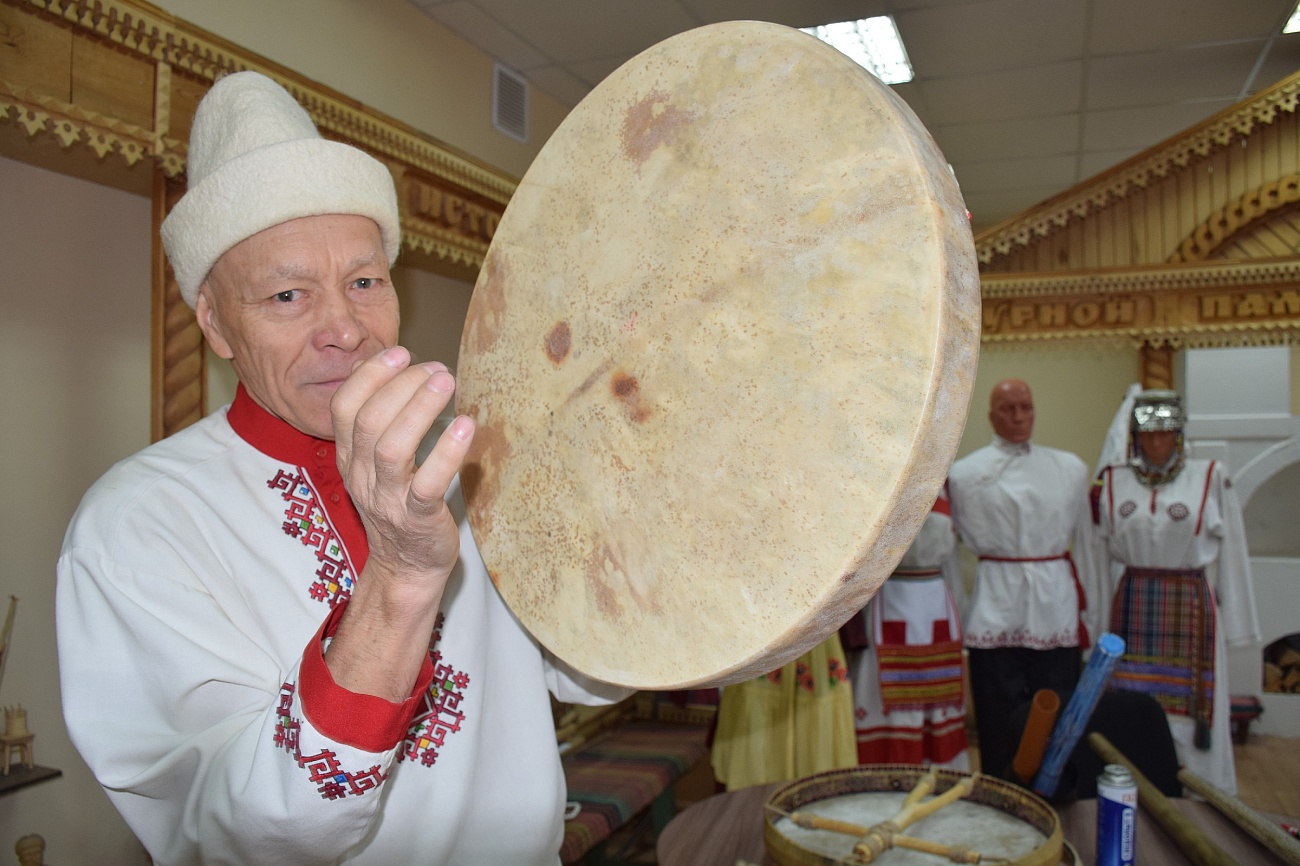 Чувашское национальное радио. Чувашских музыкальный инструмент тункки.