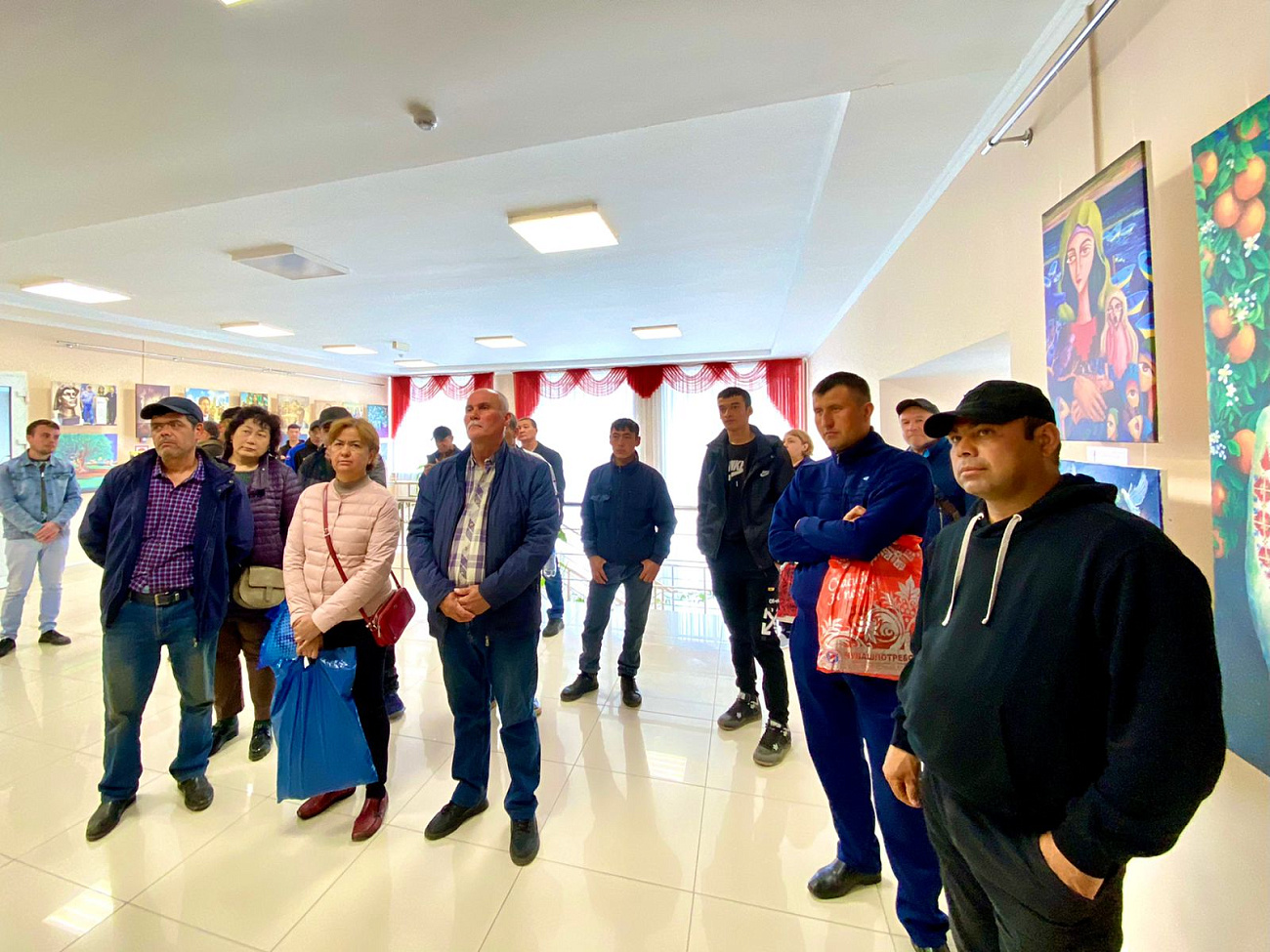 В рамках досрочного голосования на референдуме представители Узбекистана посетили Дом дружбы