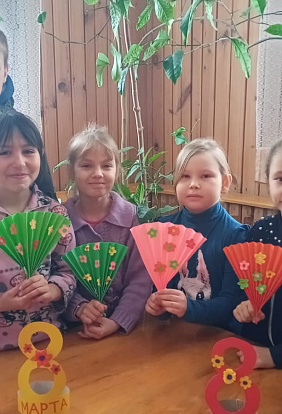 Полевошептаховском СДК прошёл мастер - класс "Подарок для мамы"