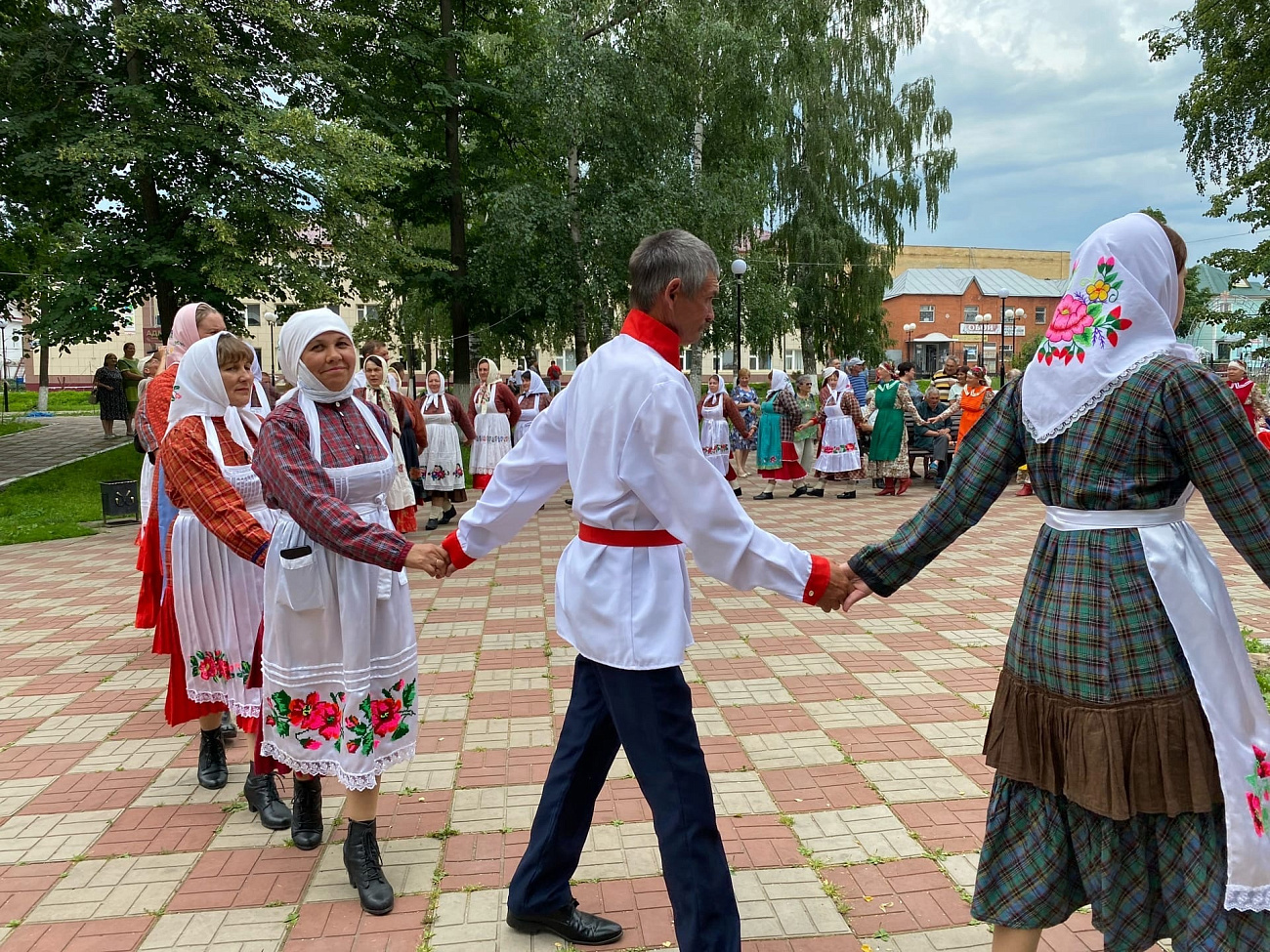 ЦЕНТР НАРОДНОГО ТВОРЧЕСТВА | В Комсомольском районе состоялся фестиваль обрядов и традиций «Несĕлсен сăвапĕ» (Связь поколений)