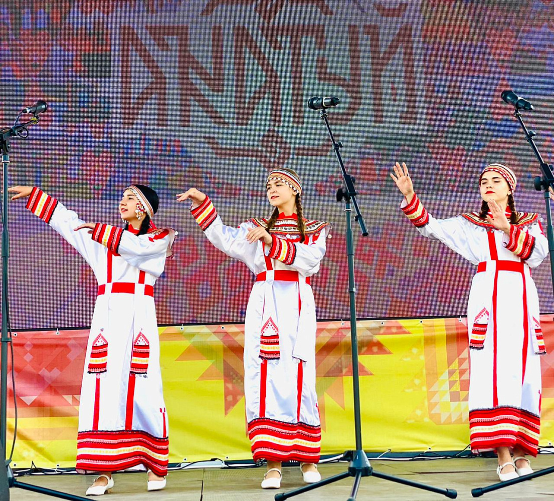 ДОМ ДРУЖБЫ НАРОДОВ     Оригинальное исполнение чувашских народных песен представили творческие коллективы регионов России 