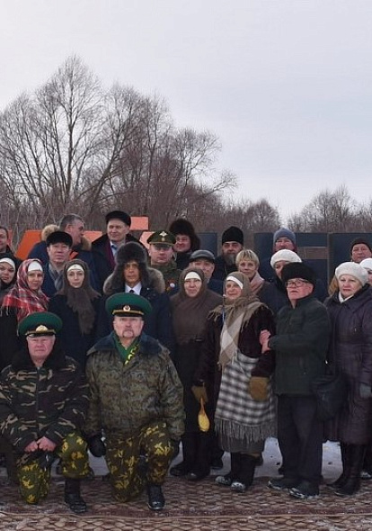В Шумерлинском районе состоялся торжественный митинг, по случаю открытия памятной Стеллы посвященной трудовой доблести строителей Сурского и Казанского оборонительных рубежей 