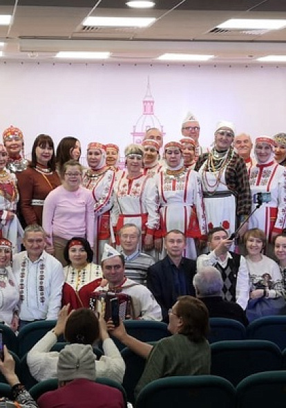 Ансамбль народной песни "Атай" на празднике " Кēp cāри" в г. Москва. 